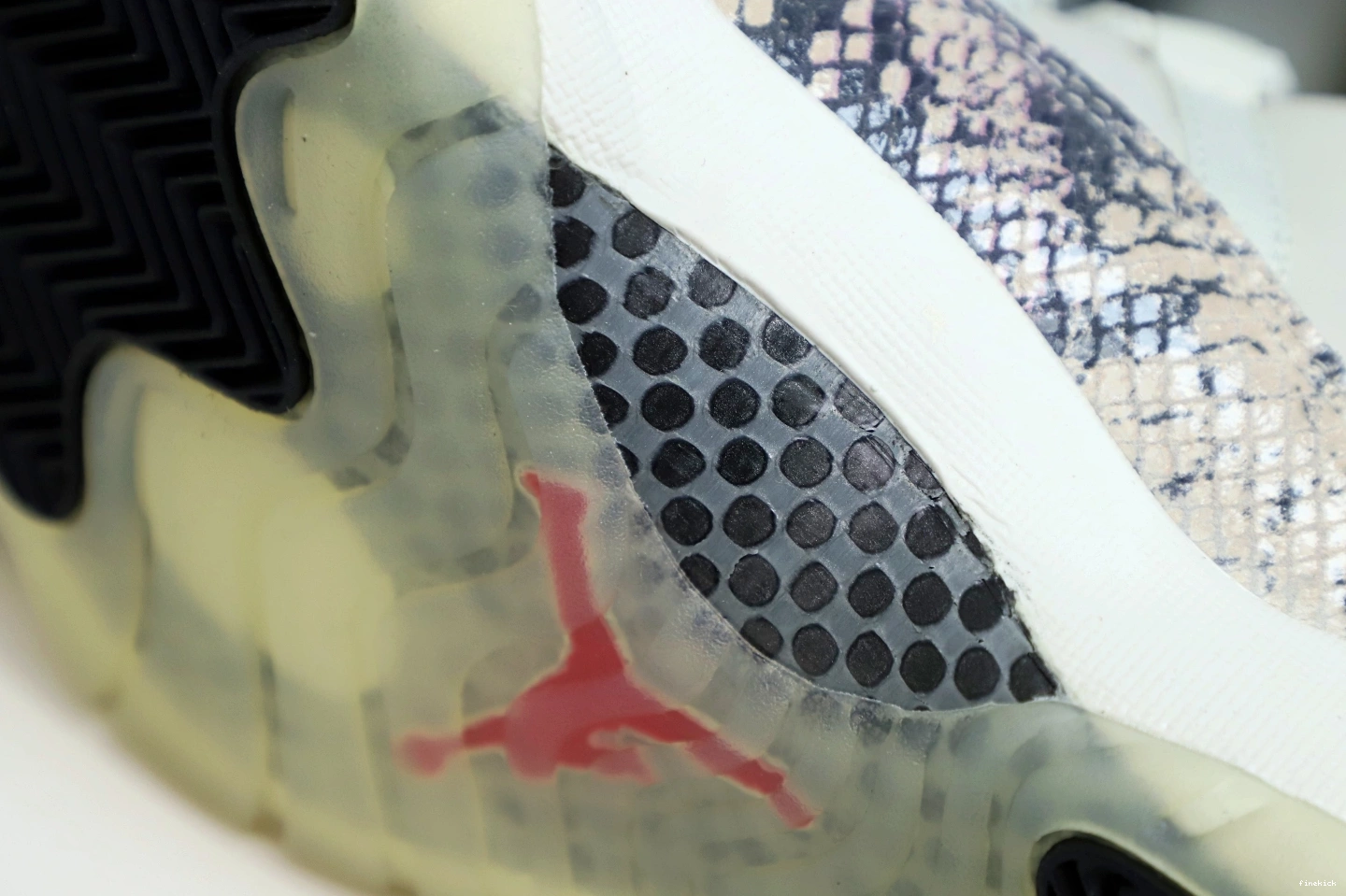 SNAKESKIN AIR JORDAN 11 LIGHT BONE LOW 0717